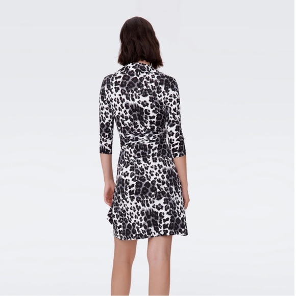 Diane Von Furstenberg “Jeanne” Silk Jersey Wrap
Dress Animal Print Size XS NWOT! - Picture 2 of 11